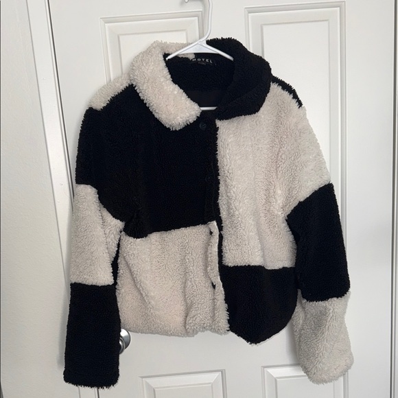 Motel Nuna Sherpa Jacket - Picture 3 of 8